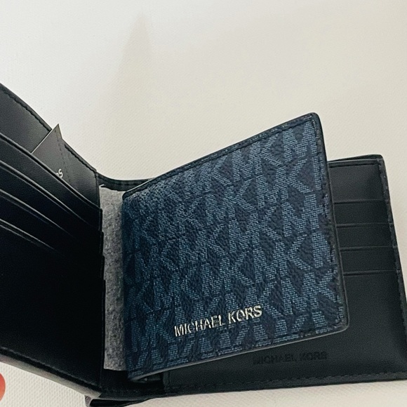 NWT Michael Kors Cooper Bifold Wallet and Passcase with ID window - Picture 3 of 9